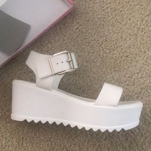 shoeland Shoes - White platform strappy open toe wedge sandals 8 shoeland Shoes - White platform strappy open toe wedge sandals 8